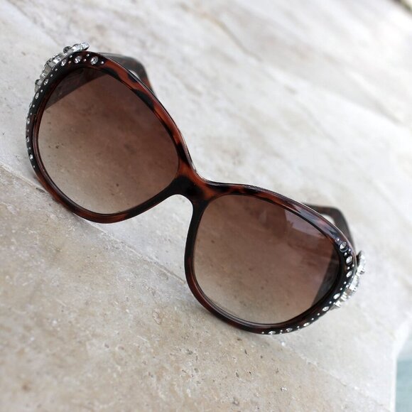 Montana West Sunglasses in Leopard w/Silver Swirl Flower Concho Accents - Picture 12 of 14